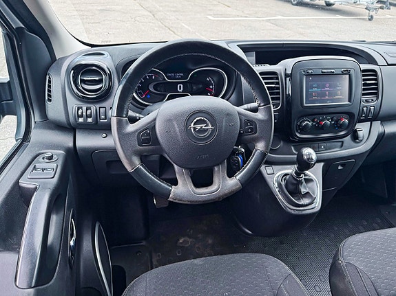 Opel Vivaro 2 of 5