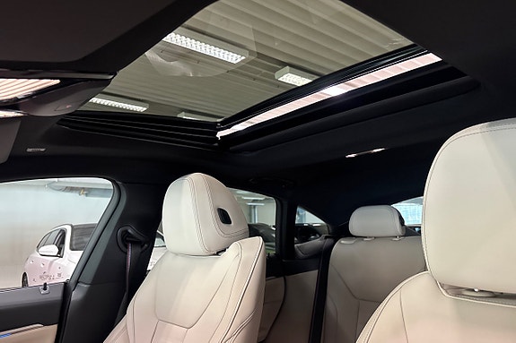 BMW i4 17 of 24