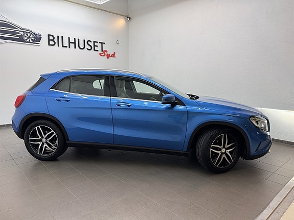 Mercedes-Benz GLA220 d 2 of 20