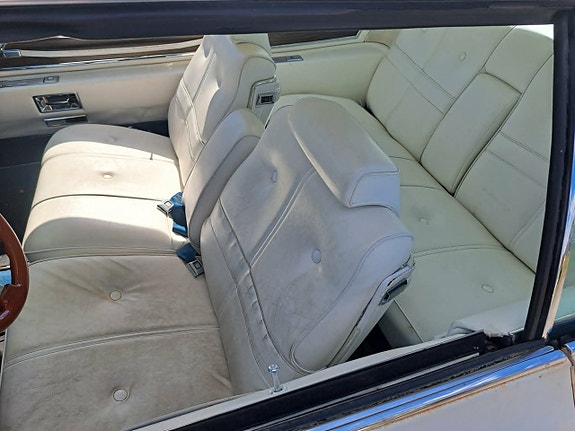 Cadillac Deville 9 of 9