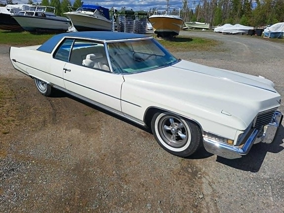 Cadillac Deville 3 of 5
