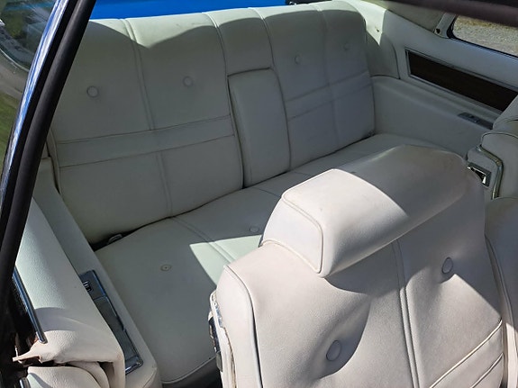 Cadillac Deville 7 of 9