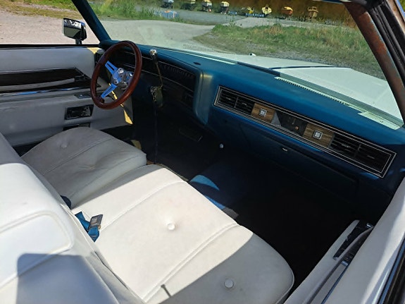 Cadillac Deville 6 of 9