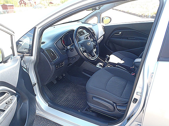 Kia Rio 5 of 5