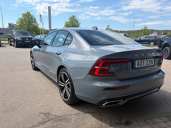 Volvo S60 4 of 5