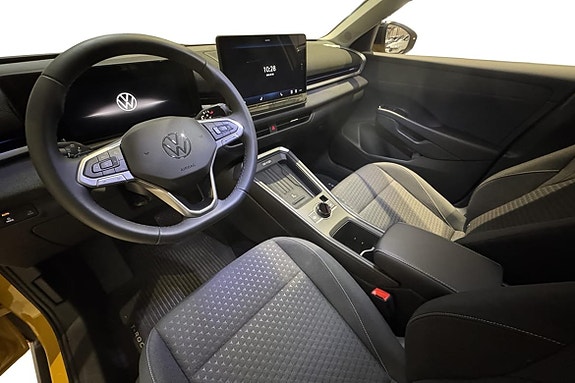 Volkswagen T-Roc 10 of 15