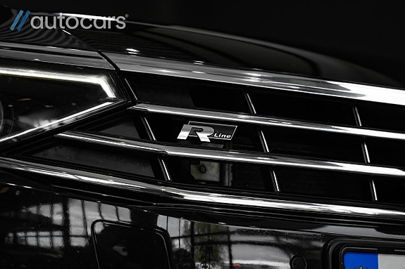 Volkswagen Passat 13 of 30