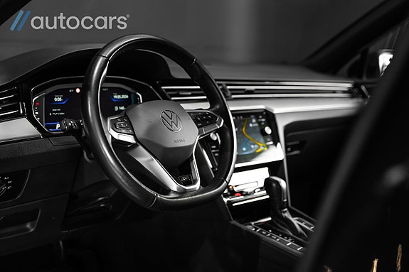 Volkswagen Passat 17 of 30