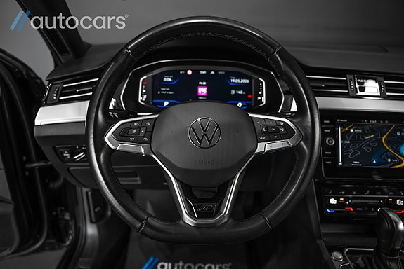 Volkswagen Passat 18 of 30