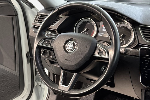 Skoda Superb 9 of 17