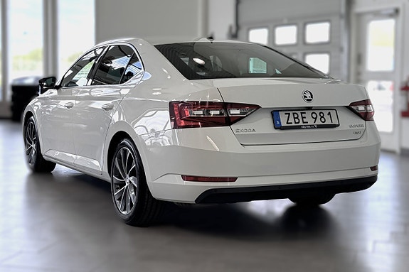 Skoda Superb 3 of 5