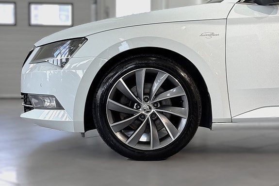 Skoda Superb 2 of 5