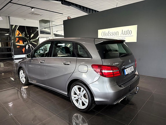 Mercedes-Benz B180 d 2 of 5