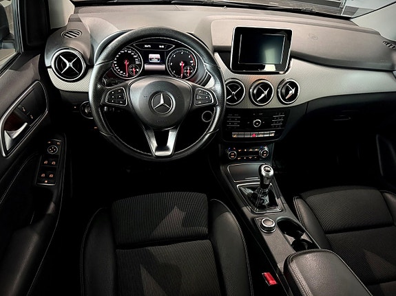 Mercedes-Benz B180 d 4 of 5