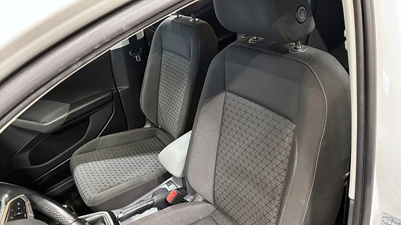 Volkswagen T-Cross 8 of 12