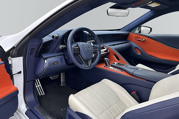 Lexus LC500h 2 of 5