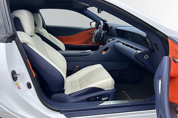 Lexus LC500h 8 of 11