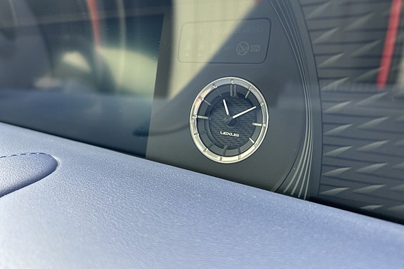 Lexus LC500h 10 of 11