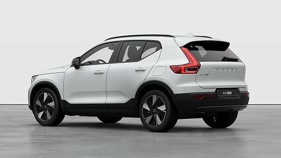 Volvo EX40 8 of 30