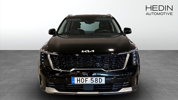 Kia Sorento 2 of 12