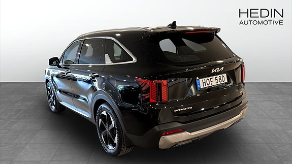 Kia Sorento 6 of 12