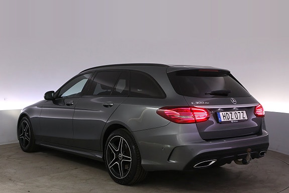 Mercedes-Benz C300 4 of 5