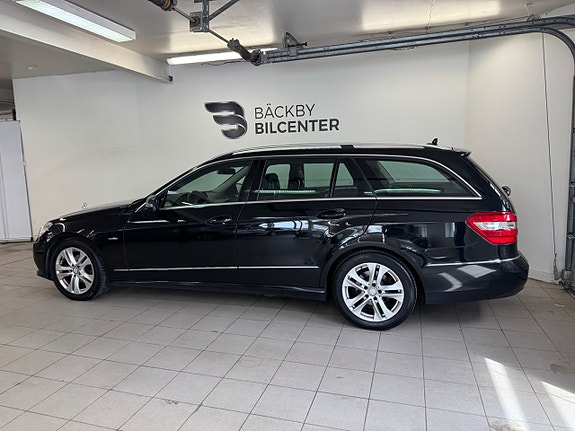 Mercedes-Benz E220 3 of 5