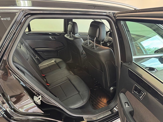 Mercedes-Benz E220 12 of 13