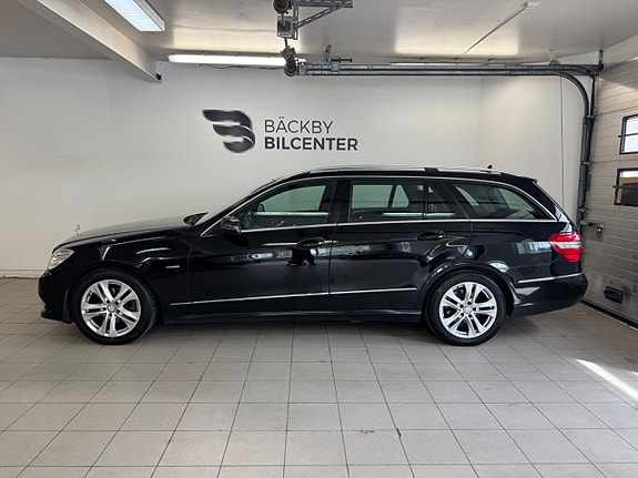 Mercedes-Benz E220 2 of 5