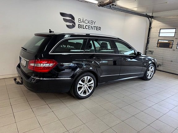 Mercedes-Benz E220 5 of 5