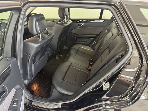 Mercedes-Benz E220 11 of 13