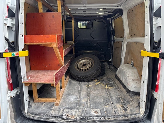 Ford Transit Custom 12 of 19