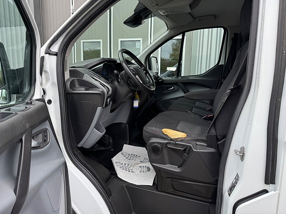 Ford Transit Custom 17 of 19