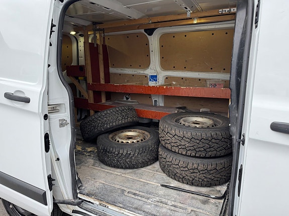 Ford Transit Custom 13 of 19