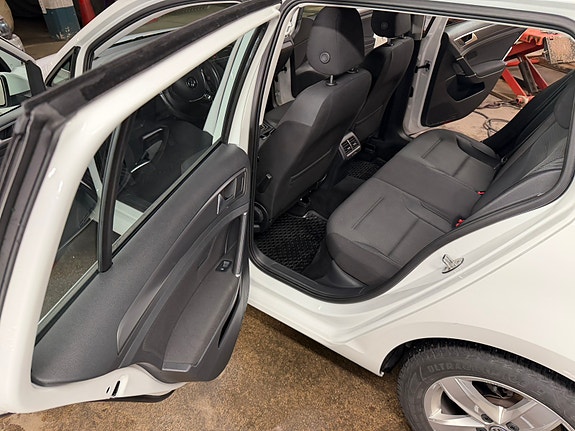 Volkswagen Golf VII 7 of 10