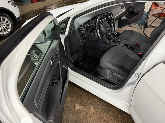 Volkswagen Golf VII 5 of 10
