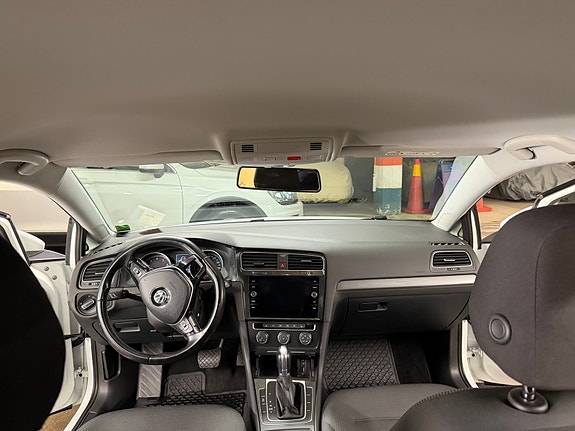 Volkswagen Golf VII 6 of 10