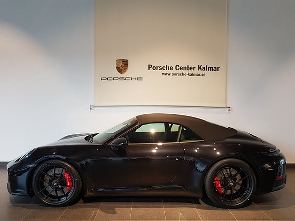 Porsche 911 Carrera 4 GTS 11 of 15