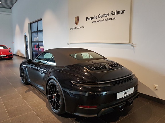 Porsche 911 Carrera 4 GTS 14 of 15