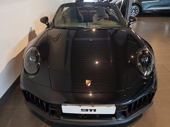 Porsche 911 Carrera 4 GTS 3 of 5