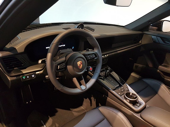 Porsche 911 Carrera 4 GTS 8 of 15