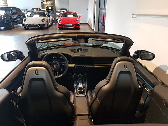 Porsche 911 Carrera 4 GTS 10 of 15