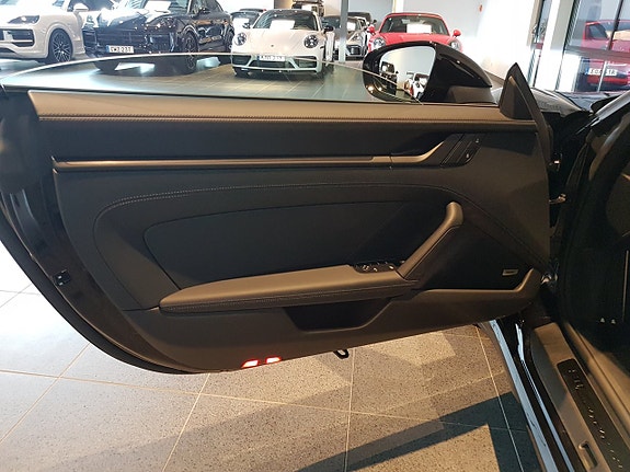 Porsche 911 Carrera 4 GTS 7 of 15