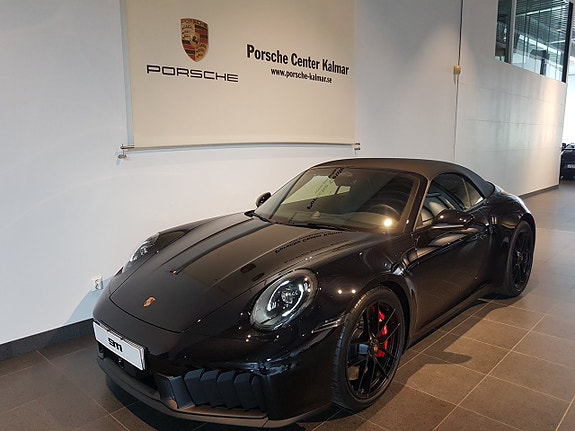 Porsche 911 Carrera 4 GTS 12 of 15