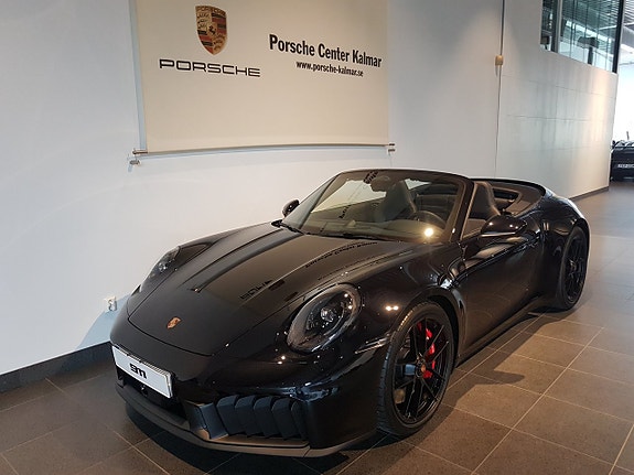 Porsche 911 Carrera 4 GTS 2 of 5