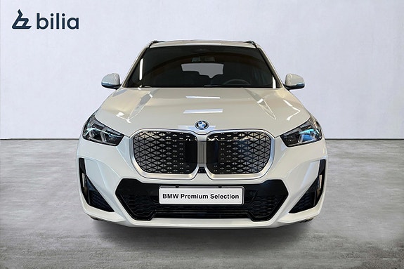 BMW iX1 5 of 5