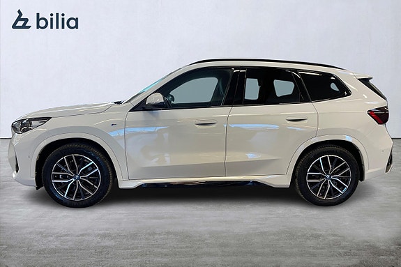 BMW iX1 3 of 5
