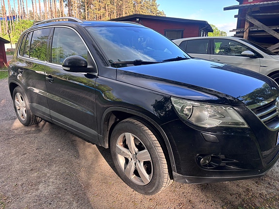 Volkswagen Tiguan 2 of 5