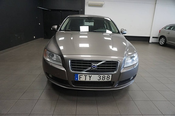 Volvo S80 3 of 12