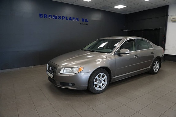 Volvo S80 2 of 12